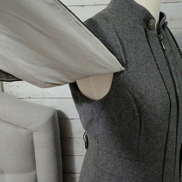 White House Black Market Smoked Pearl Ball Chain-Trim Cape Womens Small - Picture 7 of 11